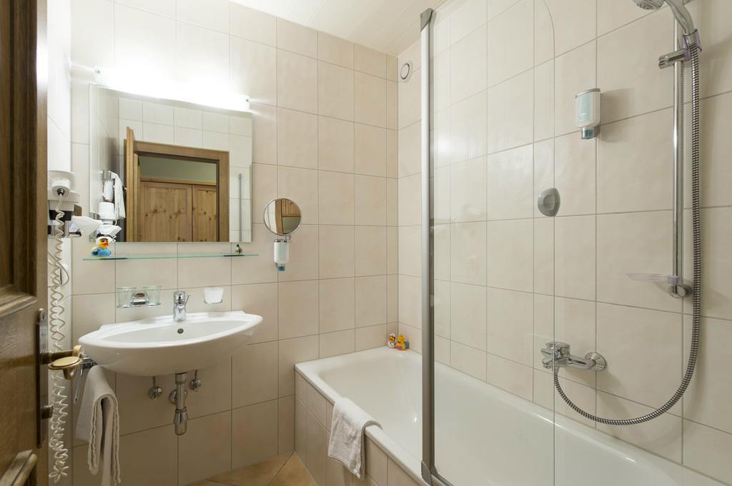 Alpenhotel Valluga Zürs Habitación foto